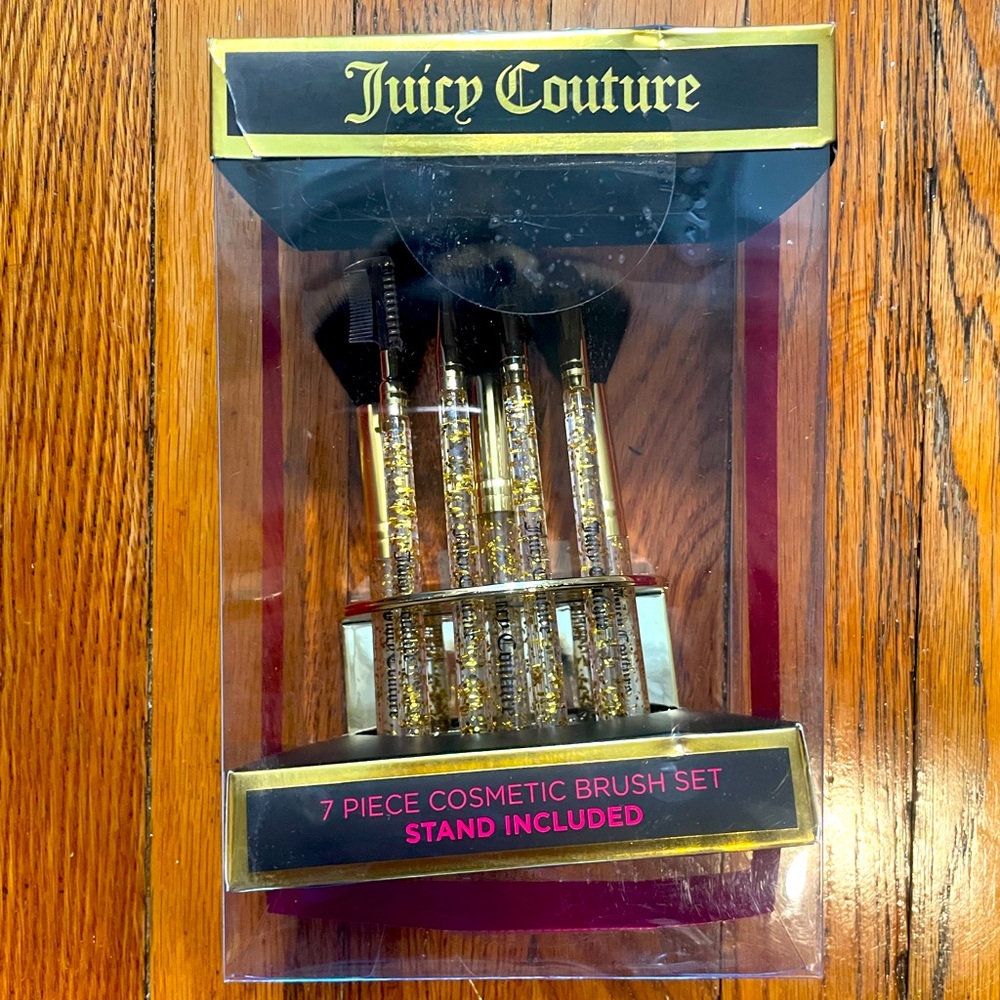 New‼️ Juicy Couture 7-Piece Brush Set w/Stand